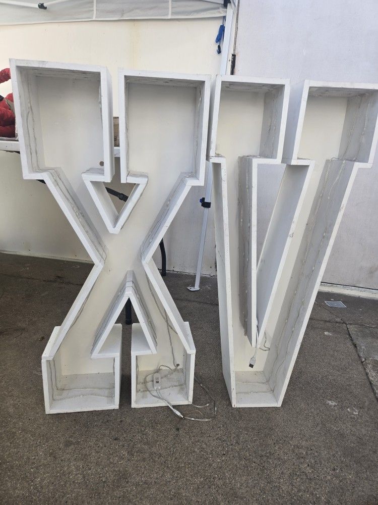 Quince Marquee Letters