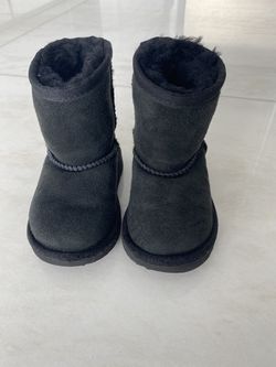 UGG classic boots toddler size 6US