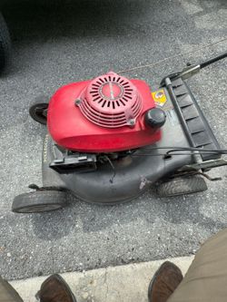 Honda HRR2162SDA 21-inch self-propelled lawn mower with a Honda GCV-series engine.