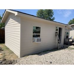 Rento pequeño estudio 2 cuartos $1300 biles pagadas dallas tx75211 $700 deposit