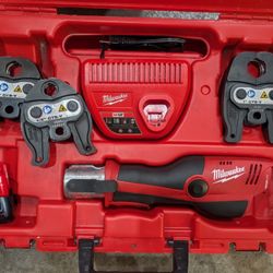 2473-22 M12 Milwaukee 1/2"-1" ProPress kit