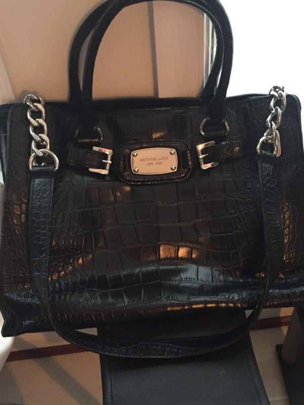 Authentic mk purse almost new