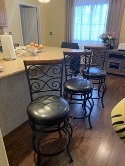 5 Island chairs
