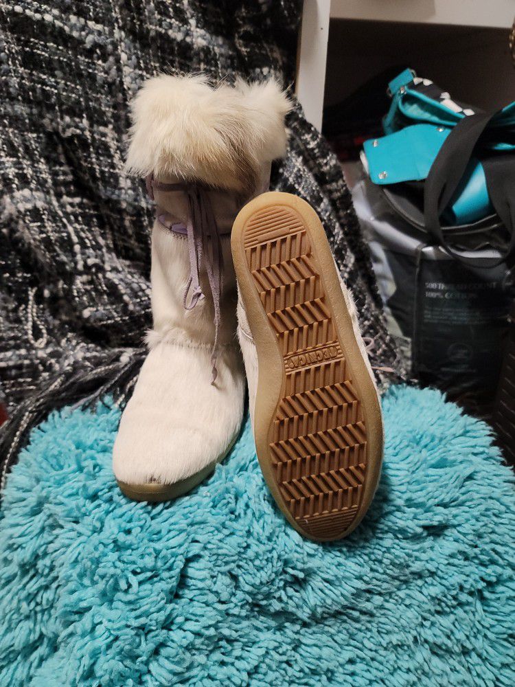 Tecnica Skandia Beige Goat Fur Boots With embroidery


