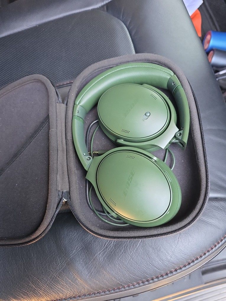 BOSE Quite Comfort Headphones