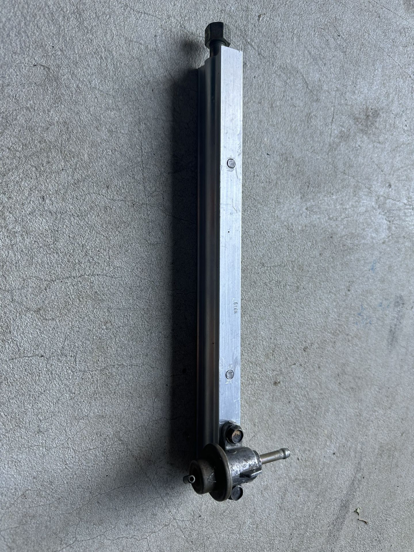 92-95 Honda Civic EX/SI D16Z6 Fuel Rail + Pressure Regulator