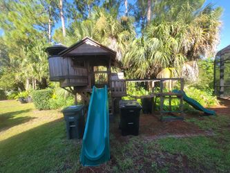 Kid’s treehouse (swing set not included)