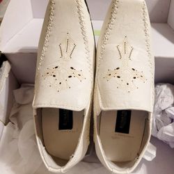 BNIB YOUTH  BONAFINI WHITE DRESS SHOES 