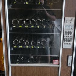 Snackshop Vending Machine 