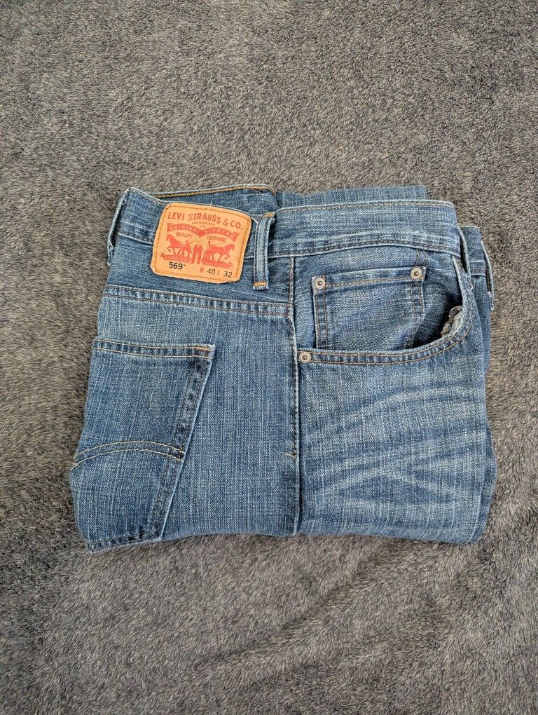 LEVI'S MENS JEAN'S W-40, L-32 New