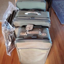 BRIGGS & RILEY LUGGAGE SET AND GARMENTS
