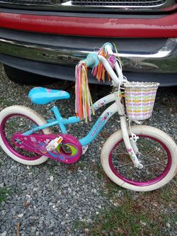 GIRLS SCHWINN IRIS 18 " WHEELS AN BASKET