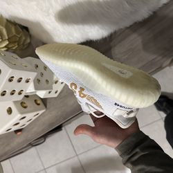 trump yeezy white size 8 womens no box