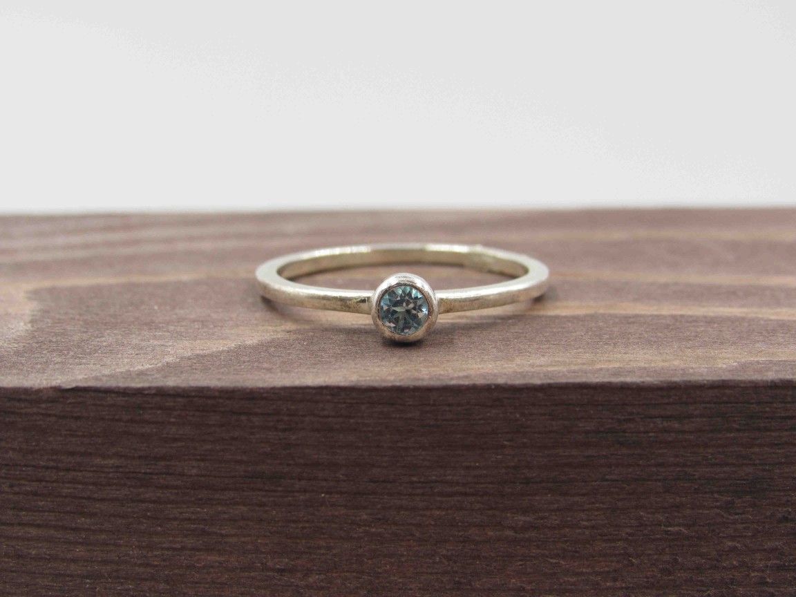 Size 7 Sterling Silver Thin Blue Topaz Band Ring Vintage Statement Engagement Wedding Promise Anniversary Bridal Cocktail Friendship