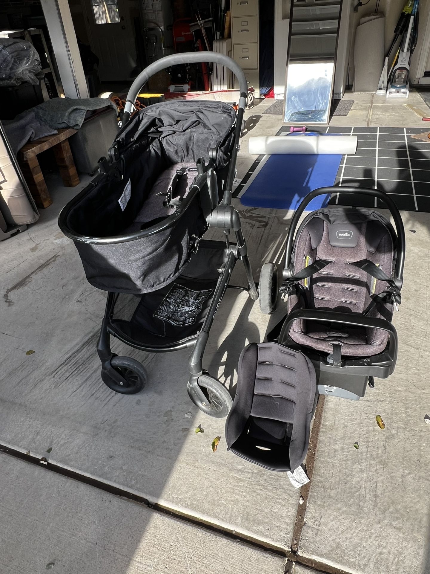Evenflo Pivot Car seat Stroller Combo