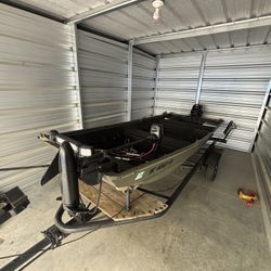 12 Foot Jon Boat With mercury 9.9 - Read Description On Engine