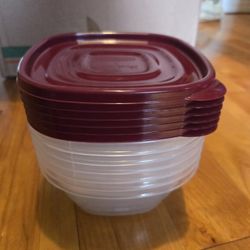 6 Rubbermaid Tupperware Containers