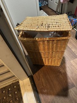 Wicker laundry basket