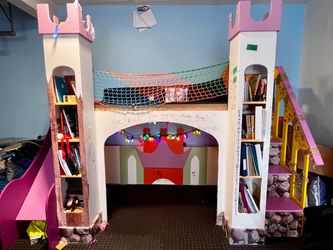 Kid bunker castle bed