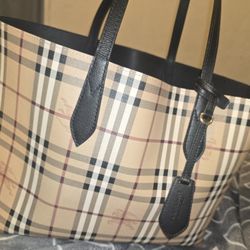 Burberry Reversible Tote Medium 