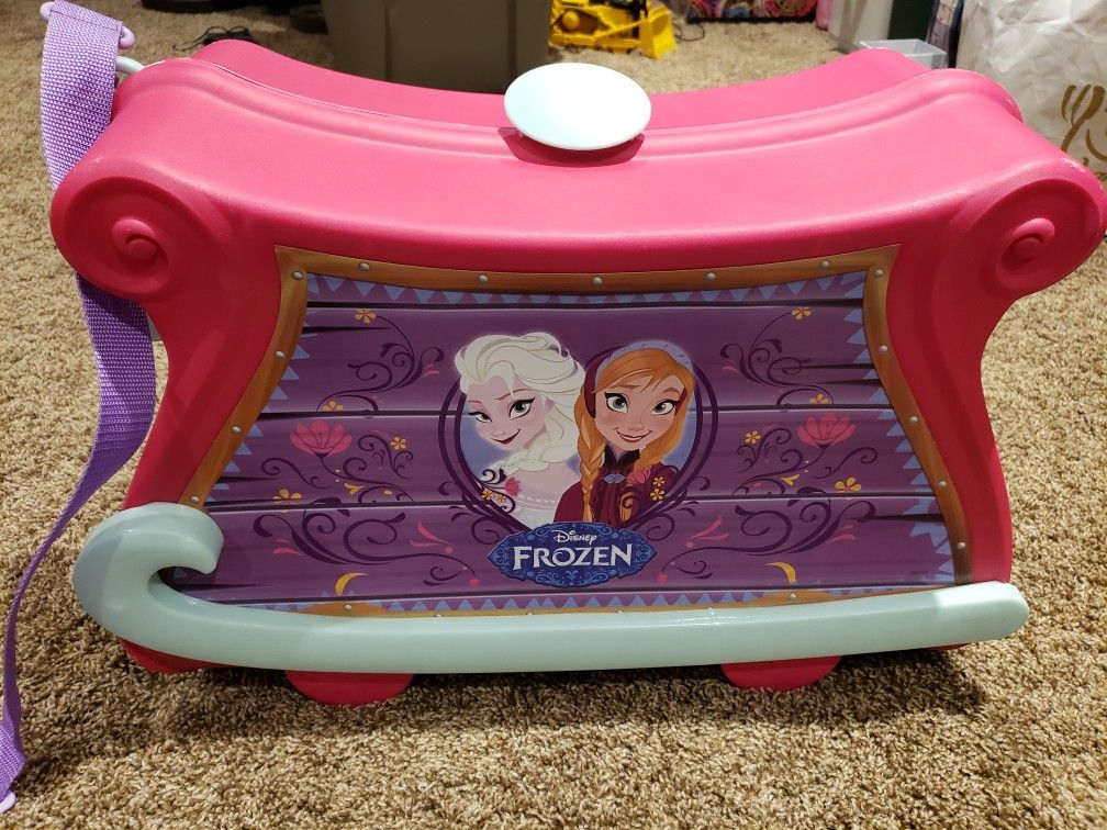 Frozen Dress Up Case with 2 Costumes