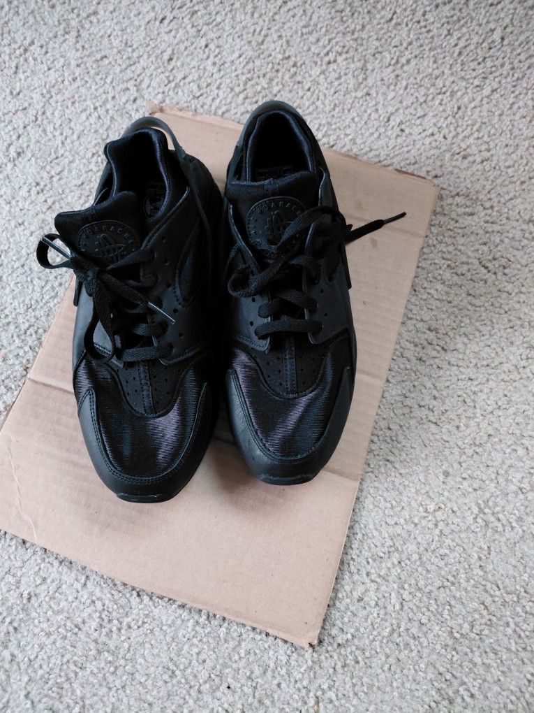 Women Size 10 Free 19114 Zip ( Still Available)