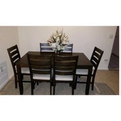  NEW table and 6 Chairs