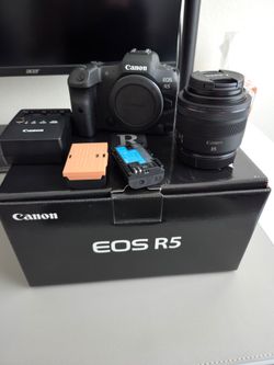 Canon EOS R5 Mirrorless Camera with RF 35mm Lens
