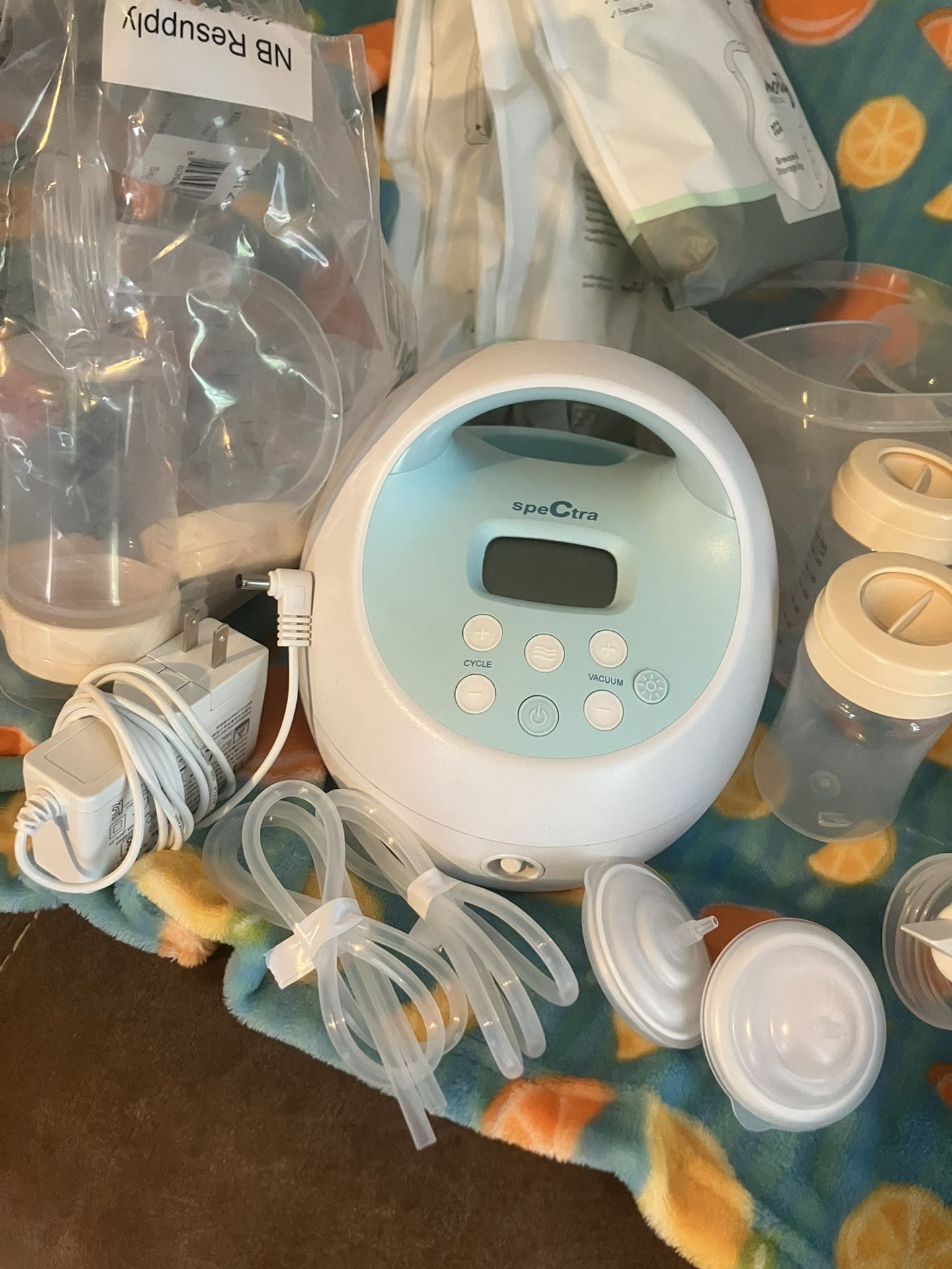 Spectra S1 Breast Pump Set and accessories