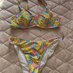 Womens Yellow Floral Bikini Swimsuit Set Size Large 
