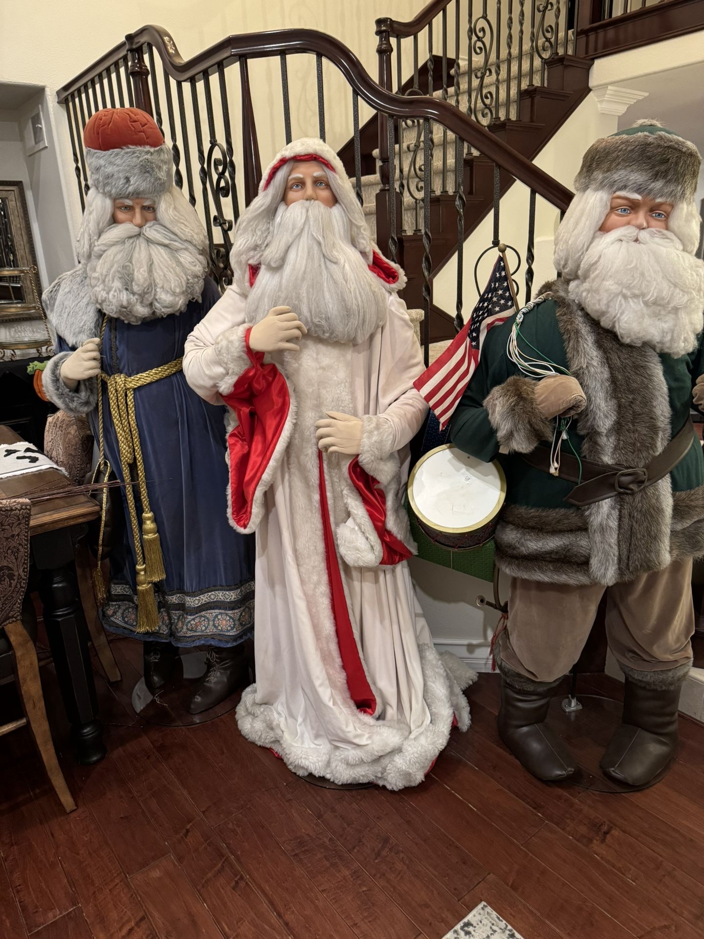 Lifesize Santa Claus π
Stature Decor 7ft Each