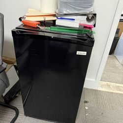 Magic Chef Black Mini fridge