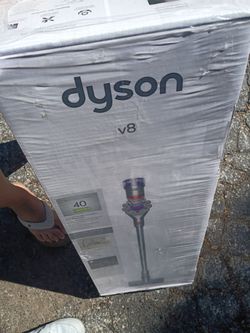 Dyson v8 cordless vacum