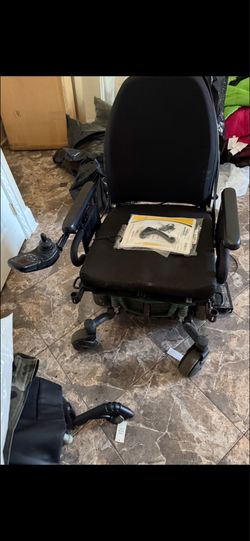 QUANTUM 6 EDGE MOTORIZED WHEELCHAIR