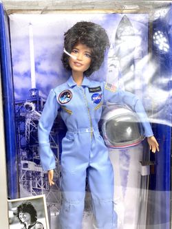 BARBIE🔥NIB🔥Inspiring Women Series SALLY RIDE