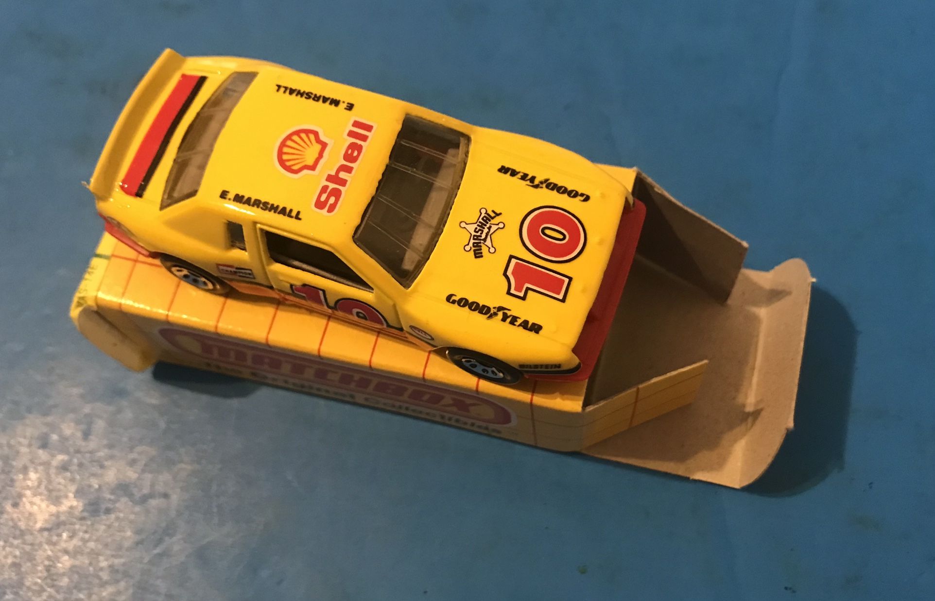 NIB Vintage Matchbox MB10 Buick Le sabre Shell Race Car Yellow Die Cast 1:64