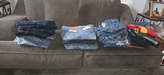 18 pairs of levi jeans