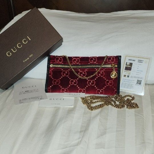 Gucci Crossbody Clutch Or Wallet On Chain In Excellent Condition