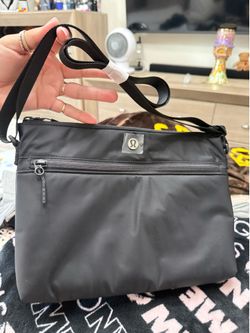 Lululemon side bag