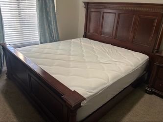 Thomasville King Solid Wood Bedroom Set - Bed Frame, Large Dresser, and 2 Nightstands - Tampa 33624