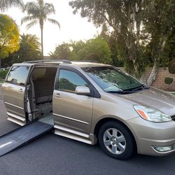 2004 Toyota Sienna