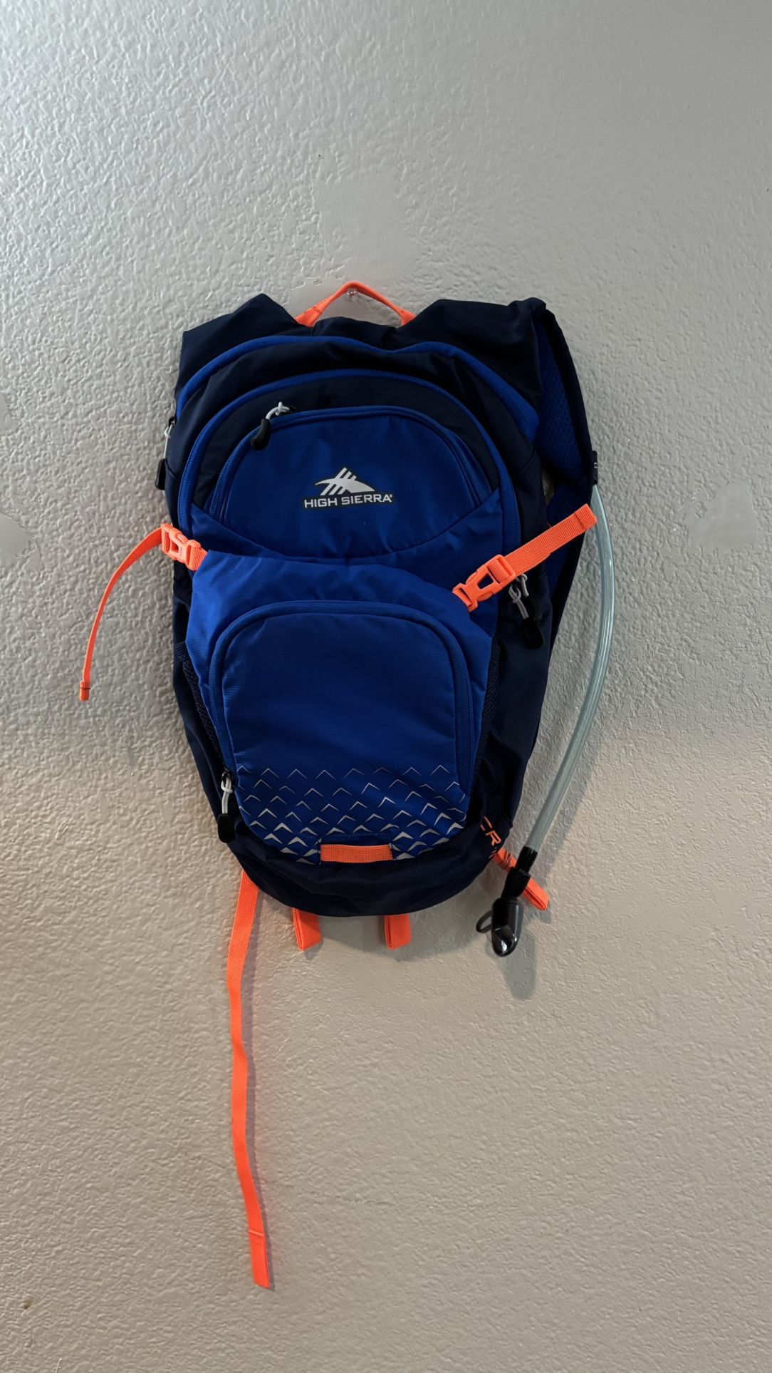 High Sierra Cragin 2.0L Reflective Camelback For Hiking Running
