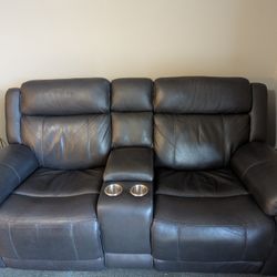 Power Reclining Love Seat(s)...Leather