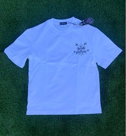 White tee with print