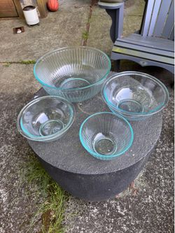 Vintage Ribbed Glass Mixing Bowl Set – 4 Pieces