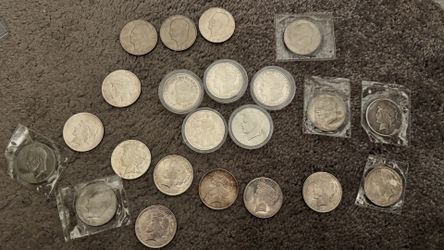 21-Piece US Vintage Coin Collection – Silver Dollars, Half Dollar & Ike Dollars