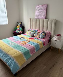 Full size bed & small nightstand