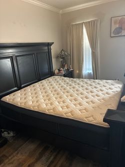 Helix Midnight Luxe King Mattress With Glaciotex Cover And Ergolign Top Layer