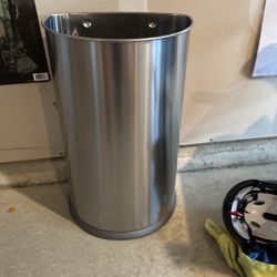 Simple Human Trash Can