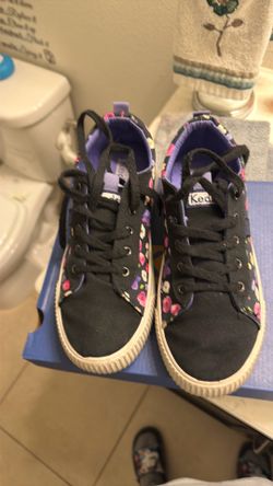 Keds girl shoe size 4